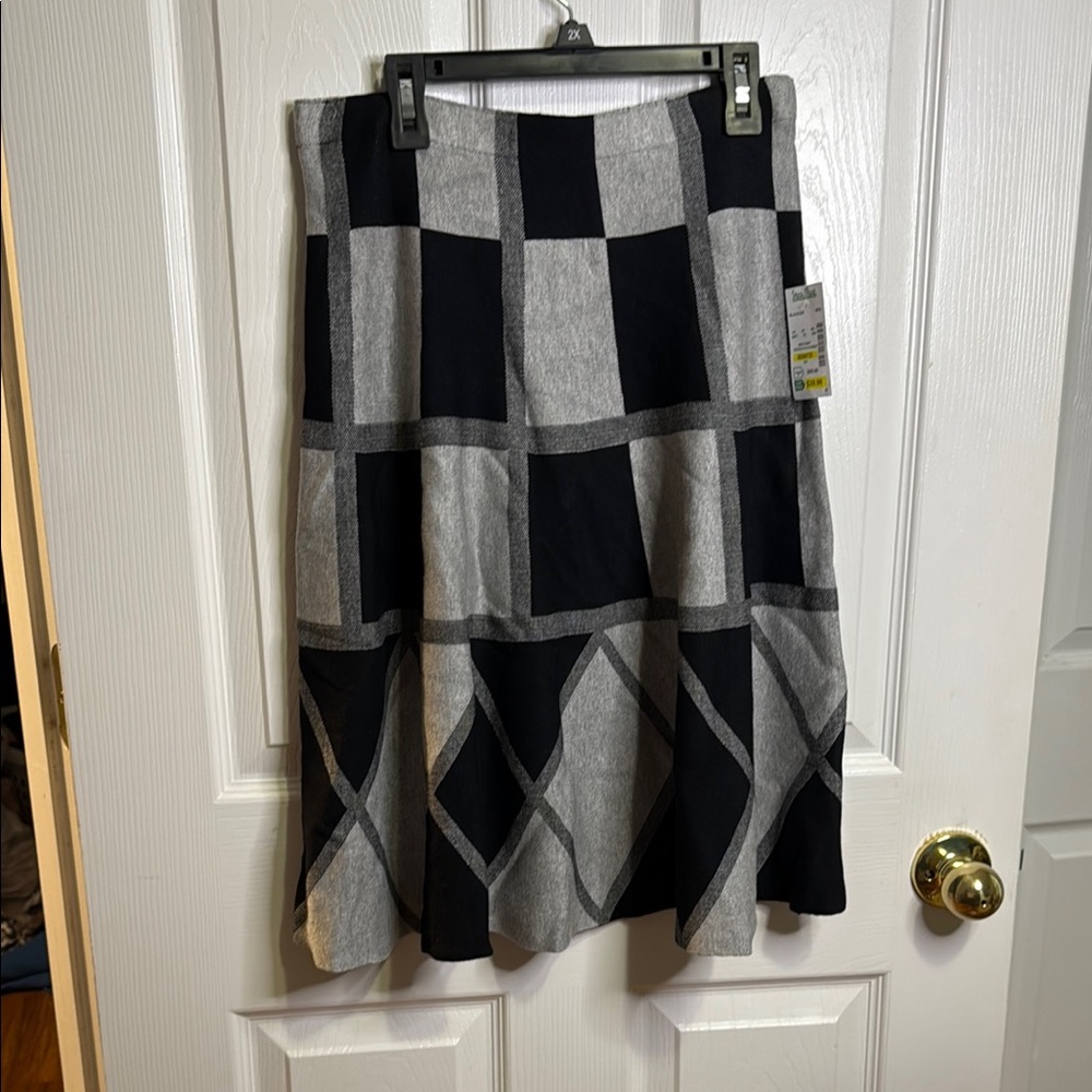 *NWT* checkered skirt
